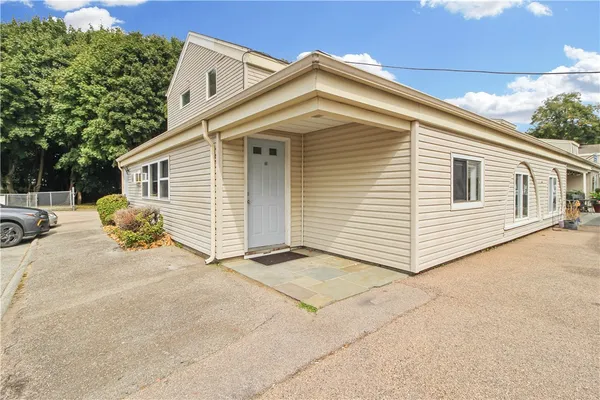 $1,500 | 55 Beach Street, Unit 11, Westerly, RI 02891