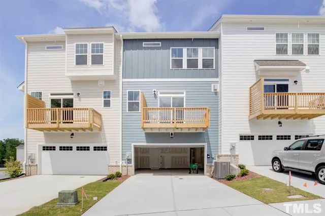 $2,600 | 1326 Barn Cat Way, Unit 231, Apex, NC 27502