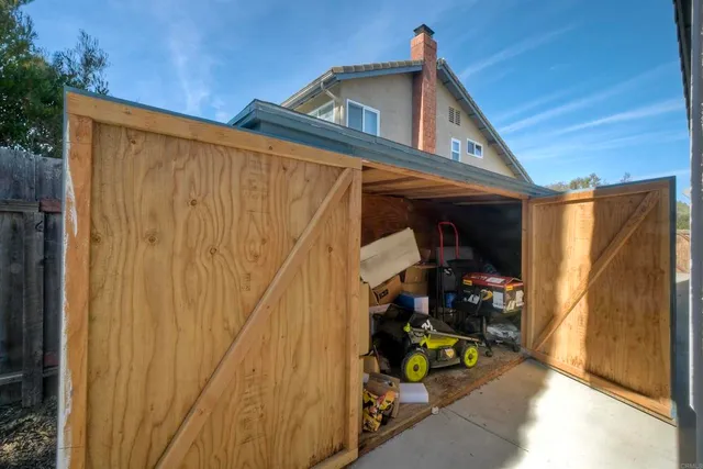 front view of house with a yard