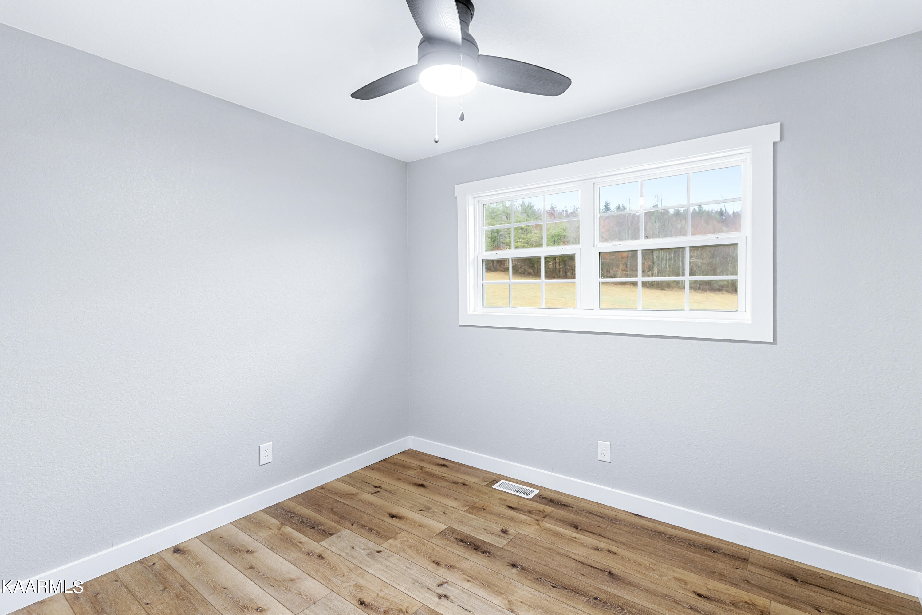 136 Freels Lane Lancing, TN 37770 - Photo 14 of 28 136 Freels Ln-22