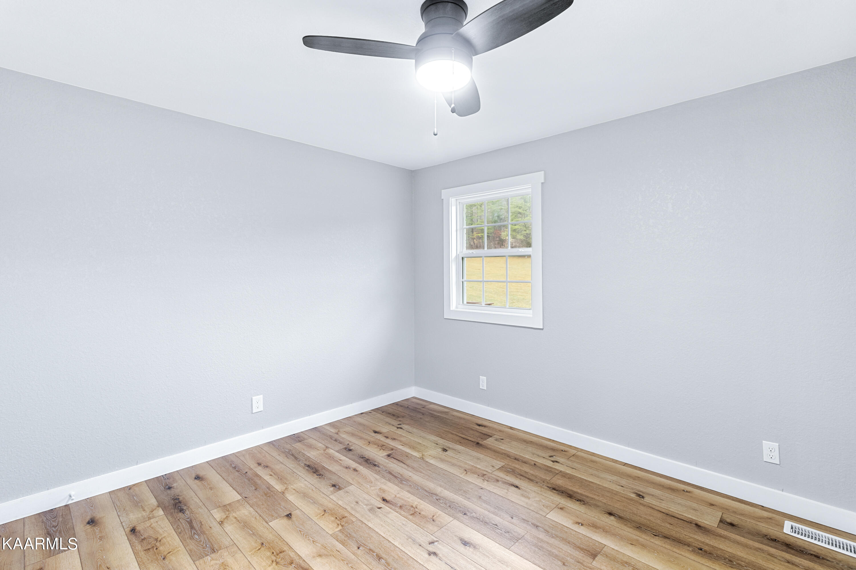 136 Freels Lane Lancing, TN 37770 - Photo 16 of 28 136 Freels Ln-20