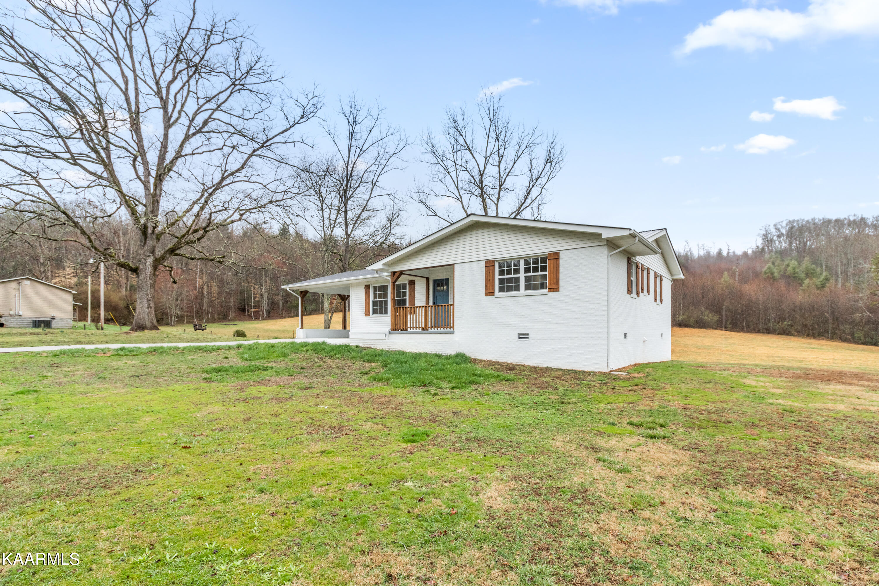 136 Freels Lane Lancing, TN 37770 - Photo 3 of 28 136 Freels Ln-3
