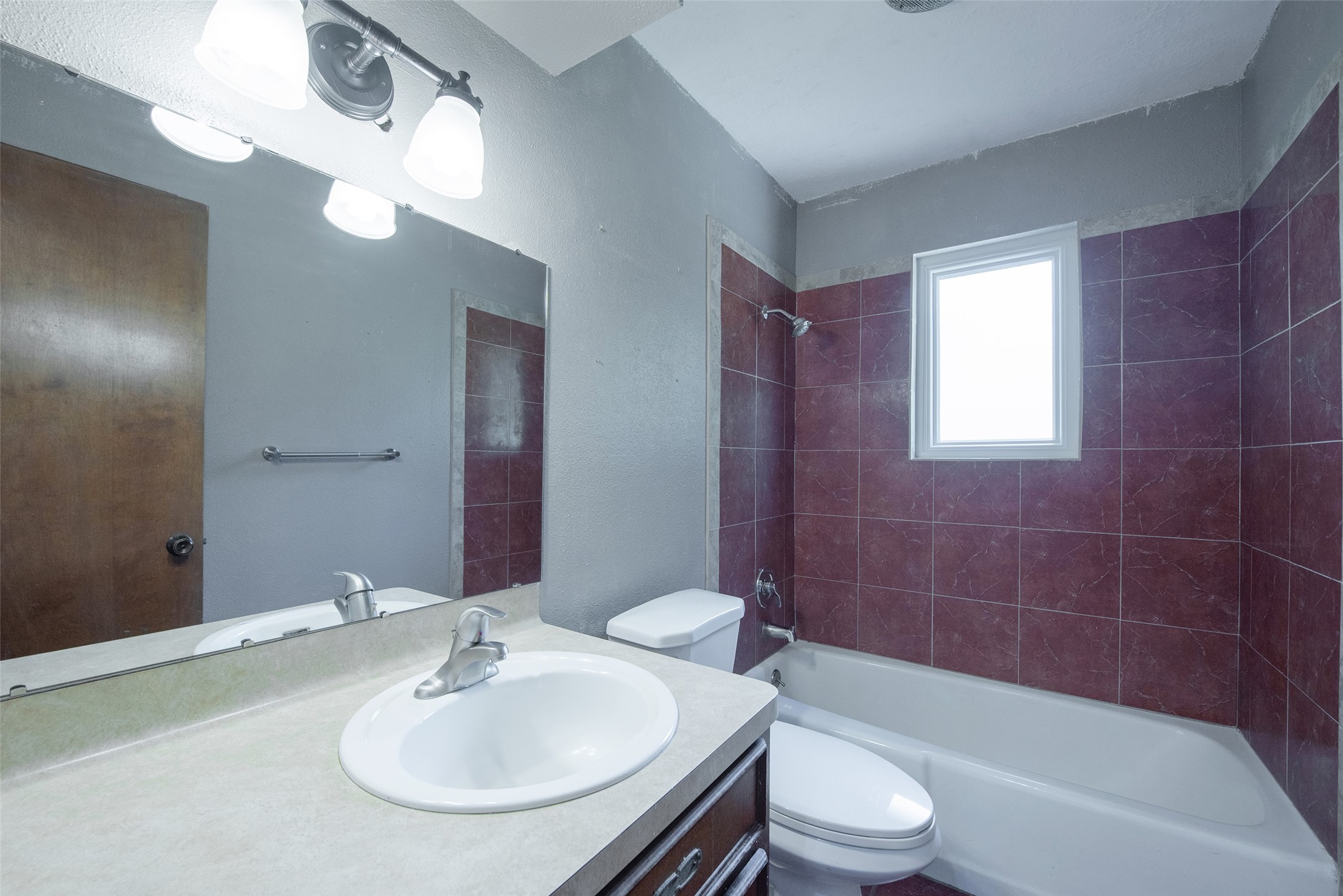 504 Walnut Street Waller, TX 77484 - Photo 22 of 35 Secondary Bathroom