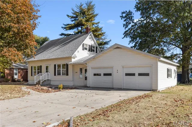 $179,900 | 626 North Franklin Street, Staunton, IL 62088