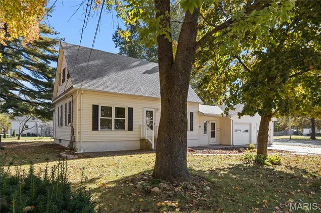 $179,900 | 626 North Franklin Street, Staunton, IL 62088