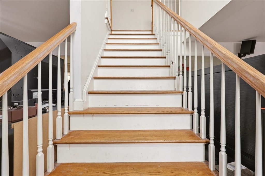 238 Sterling Street Fall River, MA 02721 - Photo 8 of 18