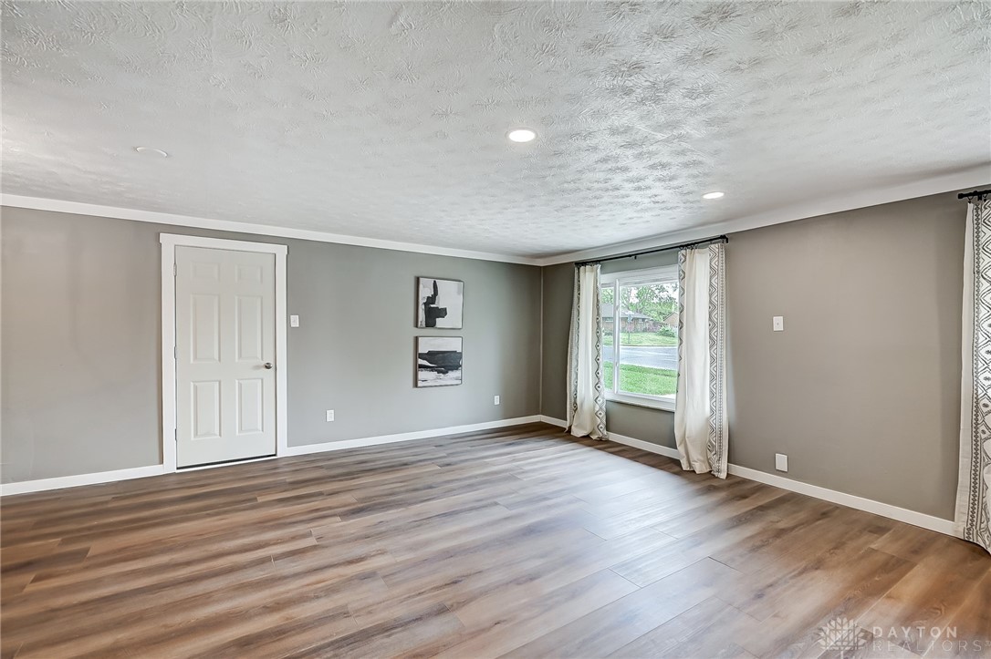 4455 East Kitridge Road Dayton, OH 45424 - Photo 8 of 43