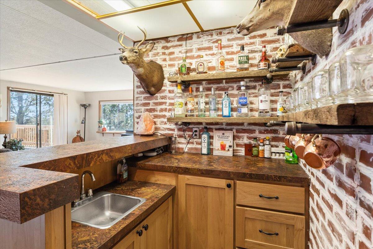 16702 Southwest Steelhead Road Terrebonne, OR 97760 - Photo 18 of 47 27-Wet Bar
