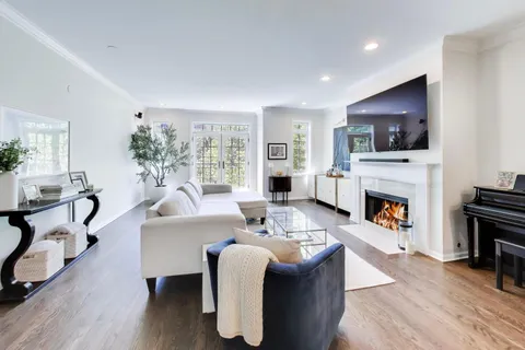 $875,000 | 628 West Wrightwood Avenue, Unit 3W, Chicago, IL 60614
