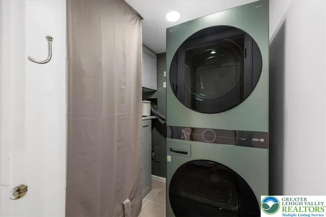 a close view of utility and utility room