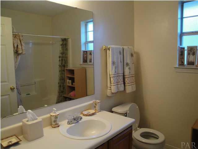 7027 Raburn Road Pensacola, FL 32526 - Photo 10 of 15 Bath 2