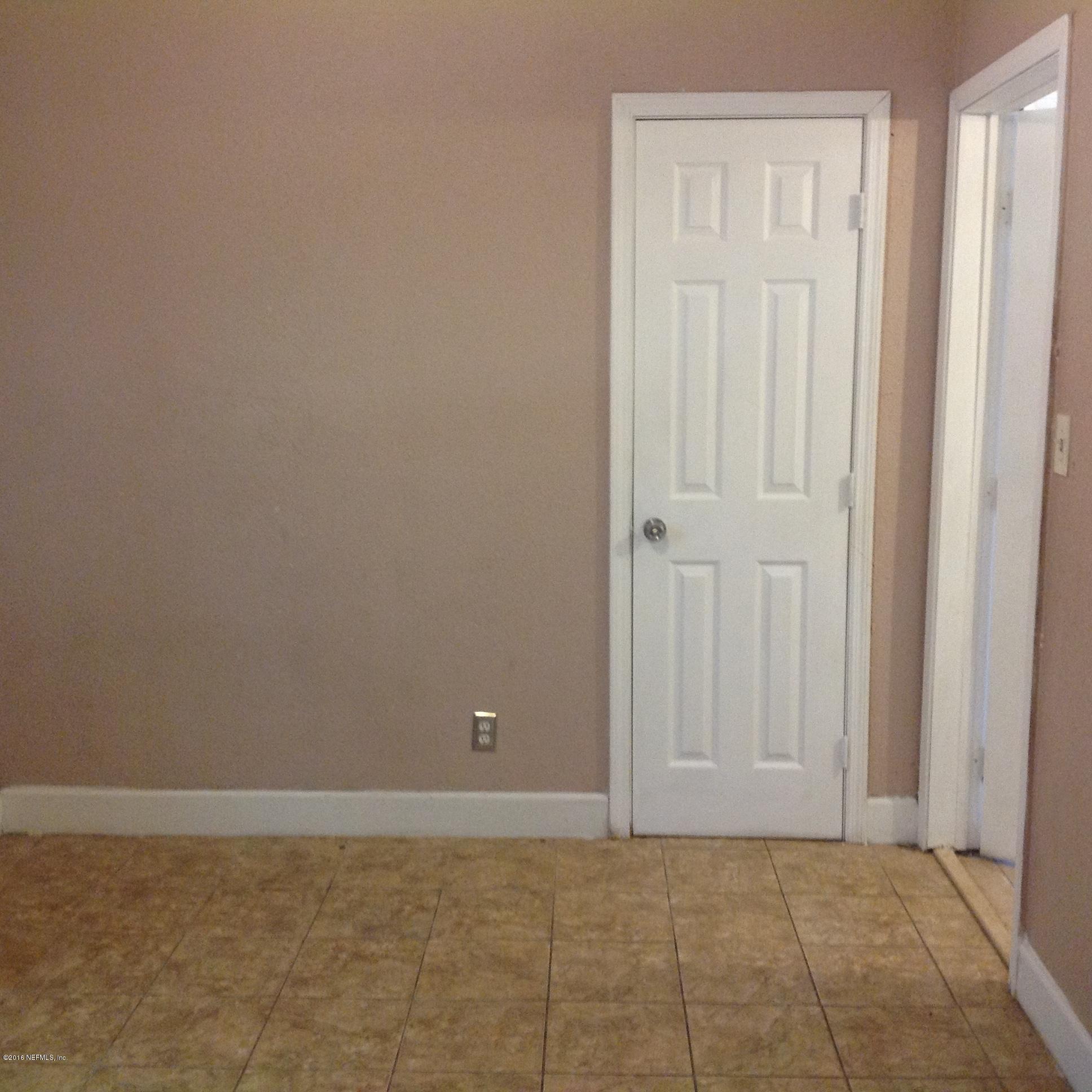 3847 Spring Park Road Jacksonville, FL 32207 - Photo 8 of 24 IMG_4624