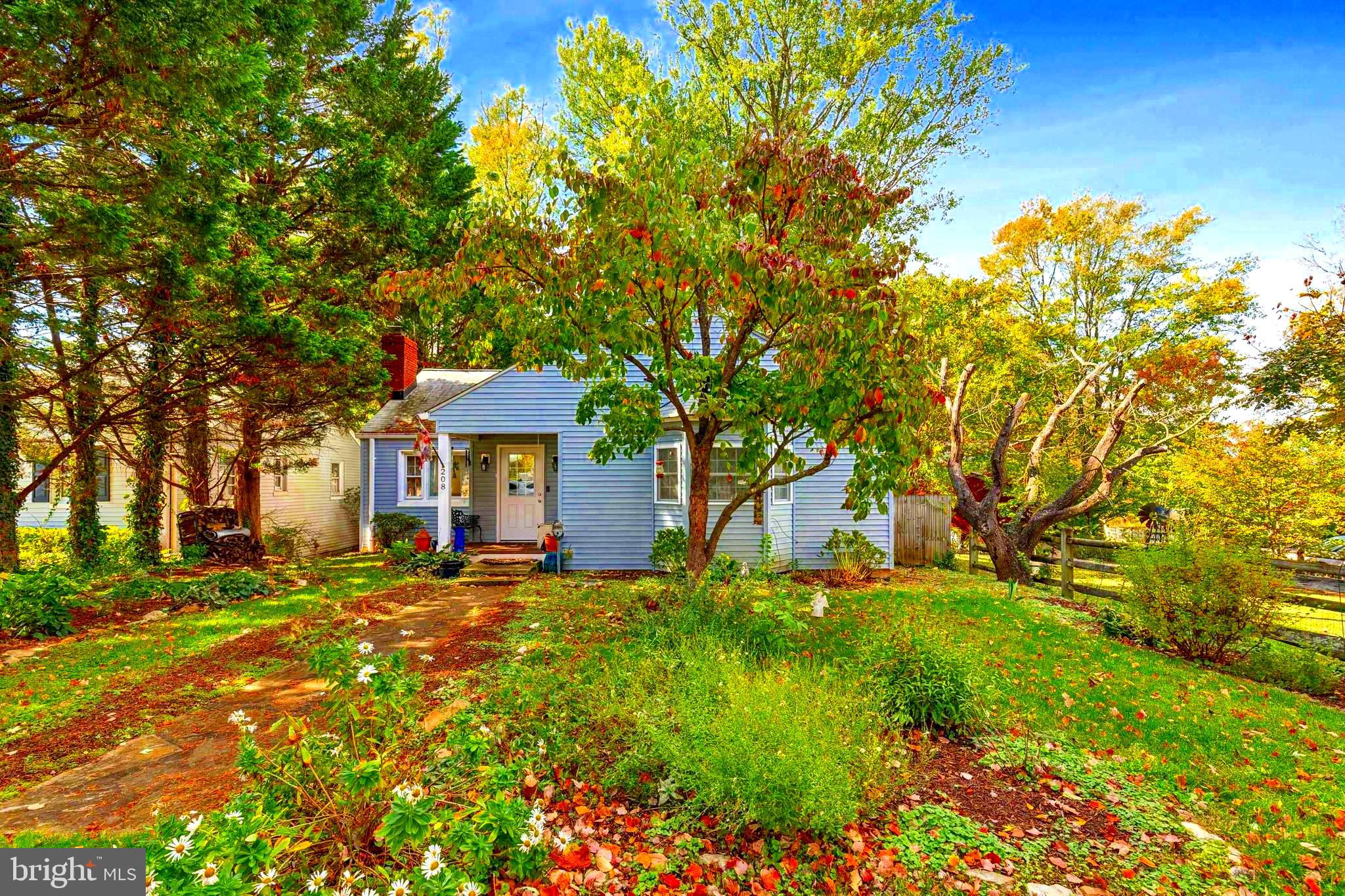 208 Chestnut Street Middleburg, VA 20117 - Photo 1 of 23 a big yard with large trees