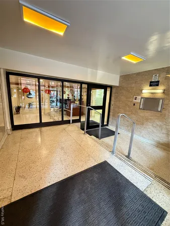 $2,500 | 13705 Franklin Avenue, Unit 2E | Flushing