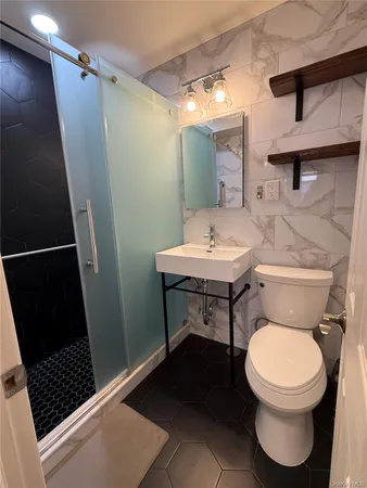 $2,500 | 13705 Franklin Avenue, Unit 2E | Flushing