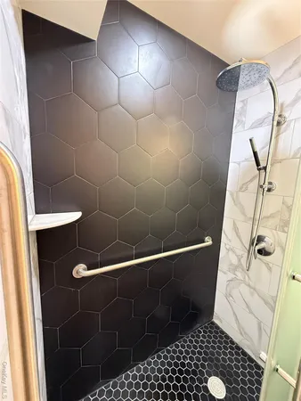 $2,500 | 13705 Franklin Avenue, Unit 2E | Flushing