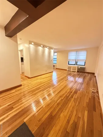 $2,500 | 13705 Franklin Avenue, Unit 2E | Flushing