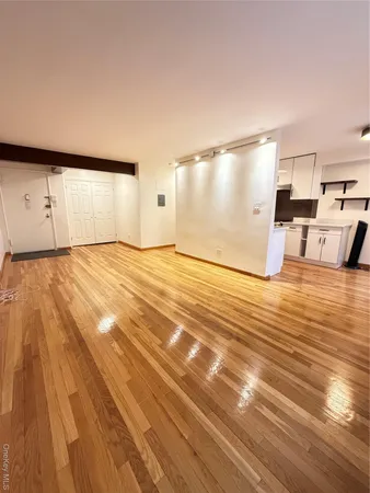 $2,500 | 13705 Franklin Avenue, Unit 2E | Flushing