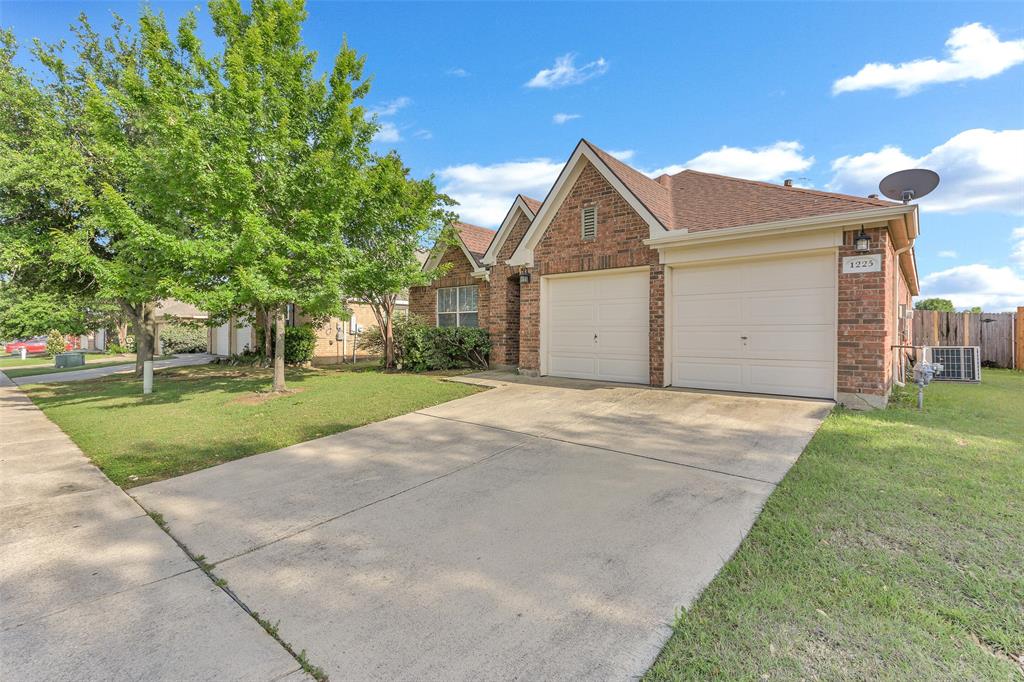 1225 Roping Reins Way Fort Worth, TX 76052 - Photo 3 of 31