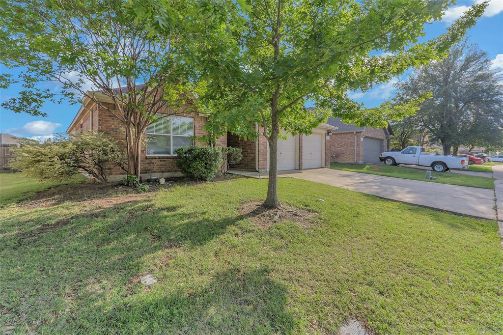 1225 Roping Reins Way Fort Worth, TX 76052 - Photo 4 of 31