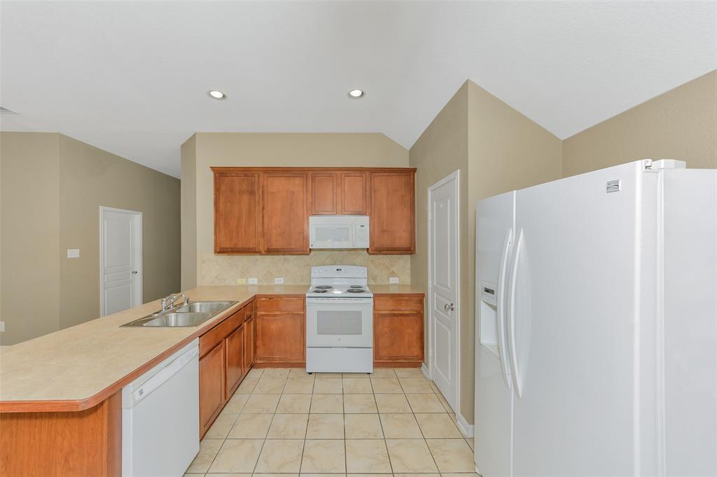 1225 Roping Reins Way Fort Worth, TX 76052 - Photo 10 of 31