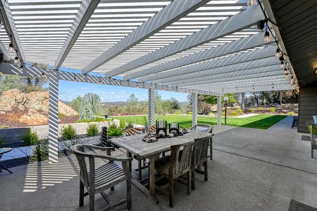 $1,250,000 | 8155 Hubbard Road, Auburn, CA 95602