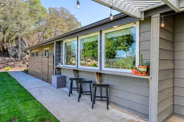 $1,250,000 | 8155 Hubbard Road, Auburn, CA 95602