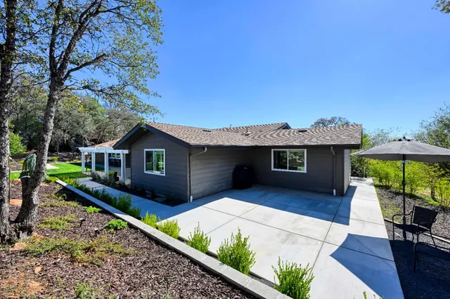 $1,250,000 | 8155 Hubbard Road, Auburn, CA 95602