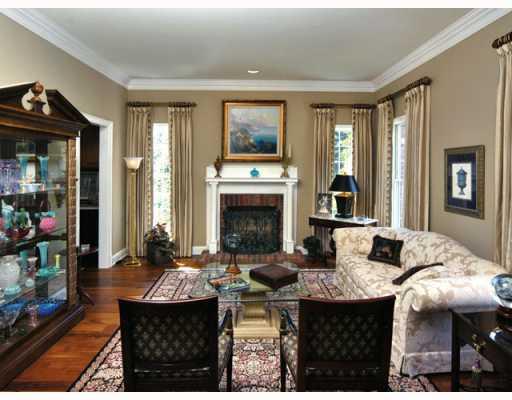 198 Hill Place Road Venetia, PA 15367 - Photo 5 of 18 Living Room.