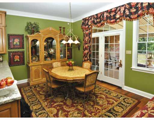 198 Hill Place Road Venetia, PA 15367 - Photo 10 of 18 Kitchen.