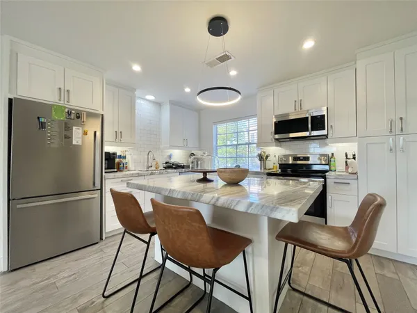 $2,695 | 1801 Huldy Street, Unit 18C, Houston, TX 77019
