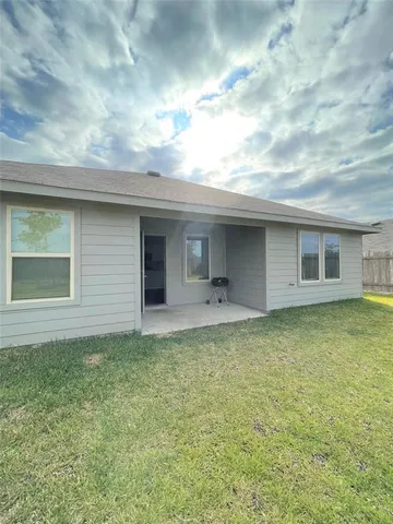a view of a house with a backyard
