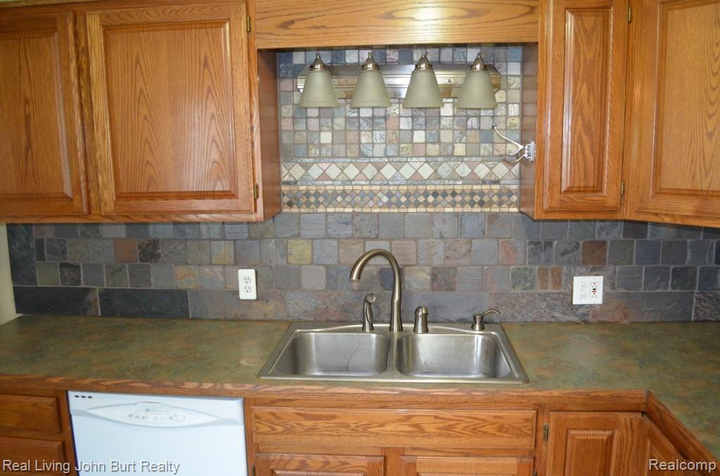 495 Coats Road Lake Orion, MI 48362 - Photo 13 of 30 DSC_0093.jpg