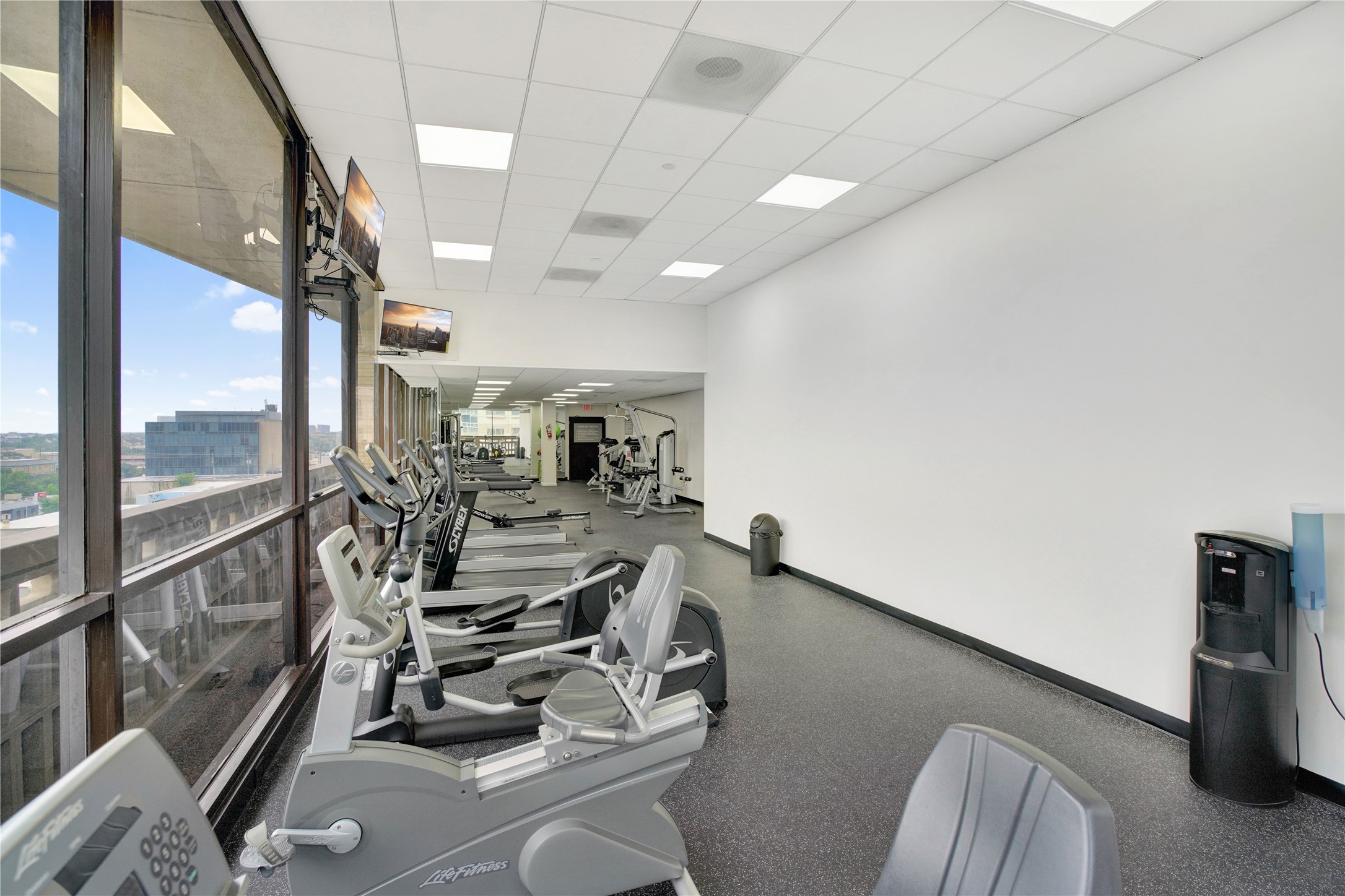 2016 Main Street, Unit 1715 Houston, TX 77002 - Photo 25 of 31 Gym