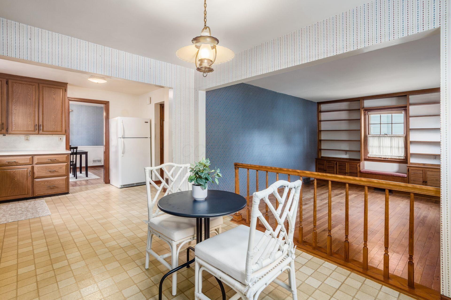 282 Garden Road Columbus, OH 43214 - Photo 19 of 38 Eating Area, Kitchen and Family Room