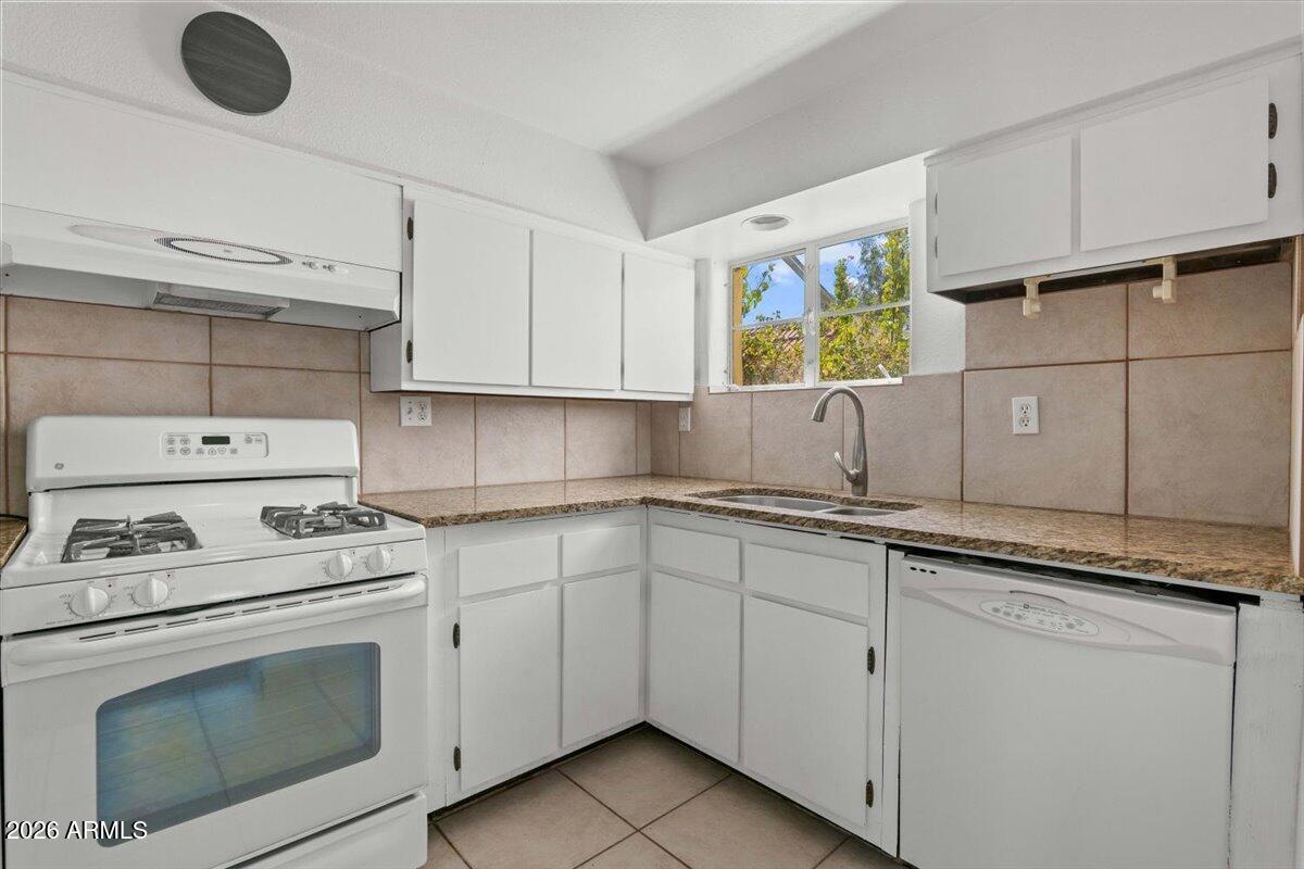 5702 East Camelback Road, Unit INDIAN Phoenix, AZ 85251 - Photo 12 of 45 48-5702 E Camelback-48