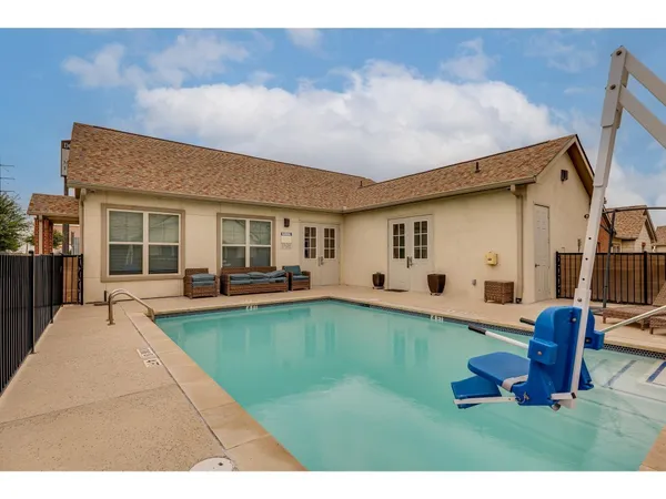 $1,590 | 2400 Louis Henna Boulevard, Unit 301, Round Rock, TX 78664