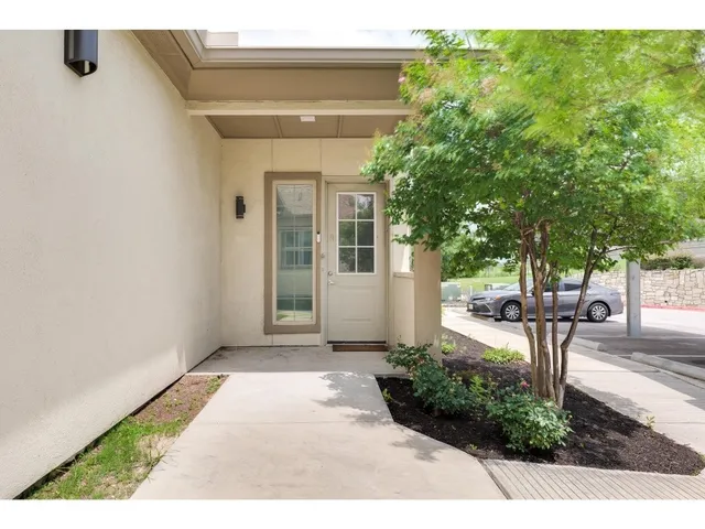 $1,690 | 2400 Louis Henna Boulevard, Unit 301, Round Rock, TX 78664