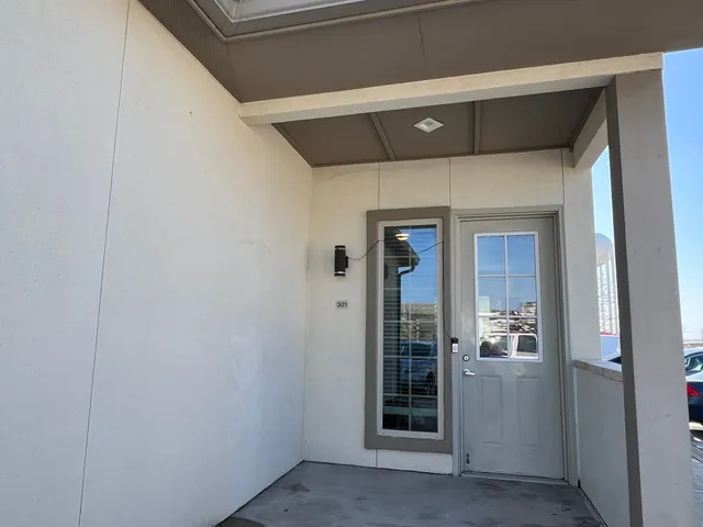 $1,690 | 2400 Louis Henna Boulevard, Unit 301, Round Rock, TX 78664