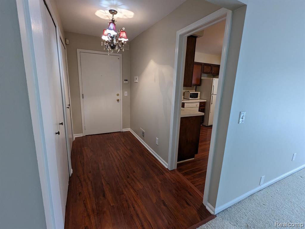 29628 Middlebelt Road, Unit 2701 Farmington, MI 48334 - Photo 5 of 12