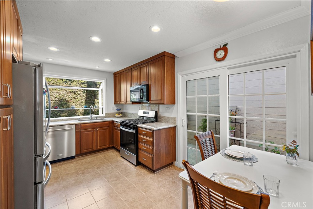 23323 El Greco Mission Viejo, CA 92692 - Photo 8 of 63 Breakfast nook