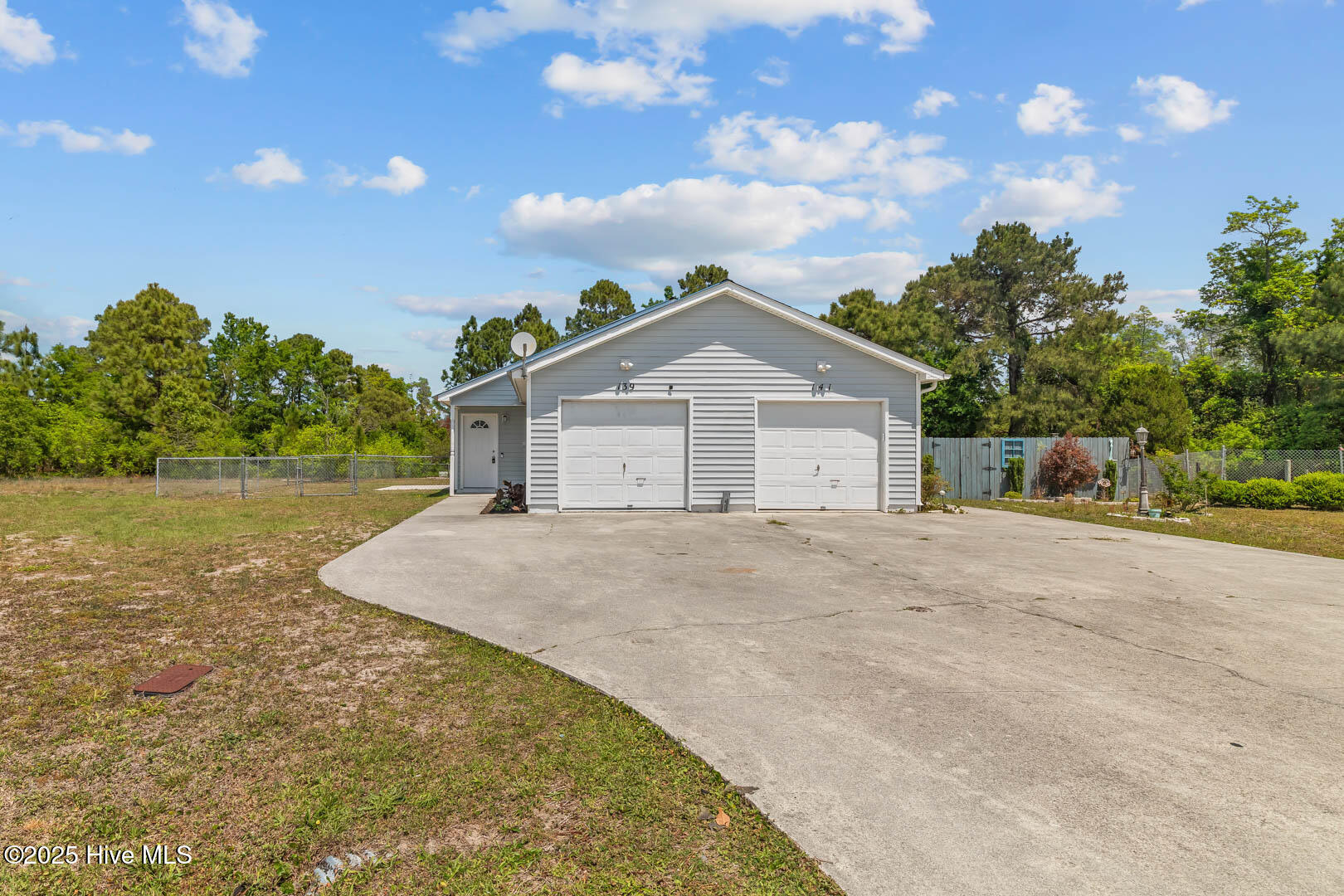 139 Charlton Road Hubert, NC 28539 - Photo 3 of 37 3 (1)