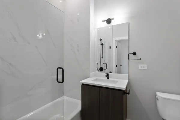 $3,650 | 2505 West Farragut Avenue, Unit 410, Chicago, IL 60625