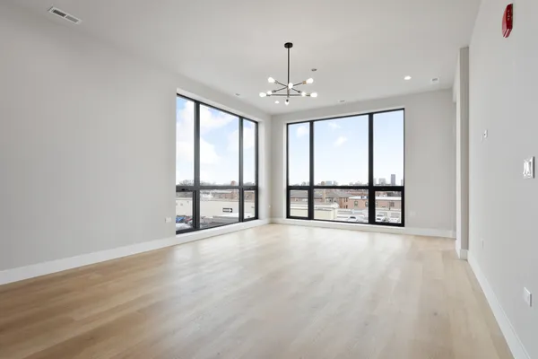 $3,650 | 2505 West Farragut Avenue, Unit 410, Chicago, IL 60625