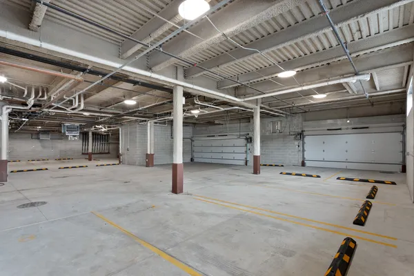 $3,650 | 2505 West Farragut Avenue, Unit 410, Chicago, IL 60625