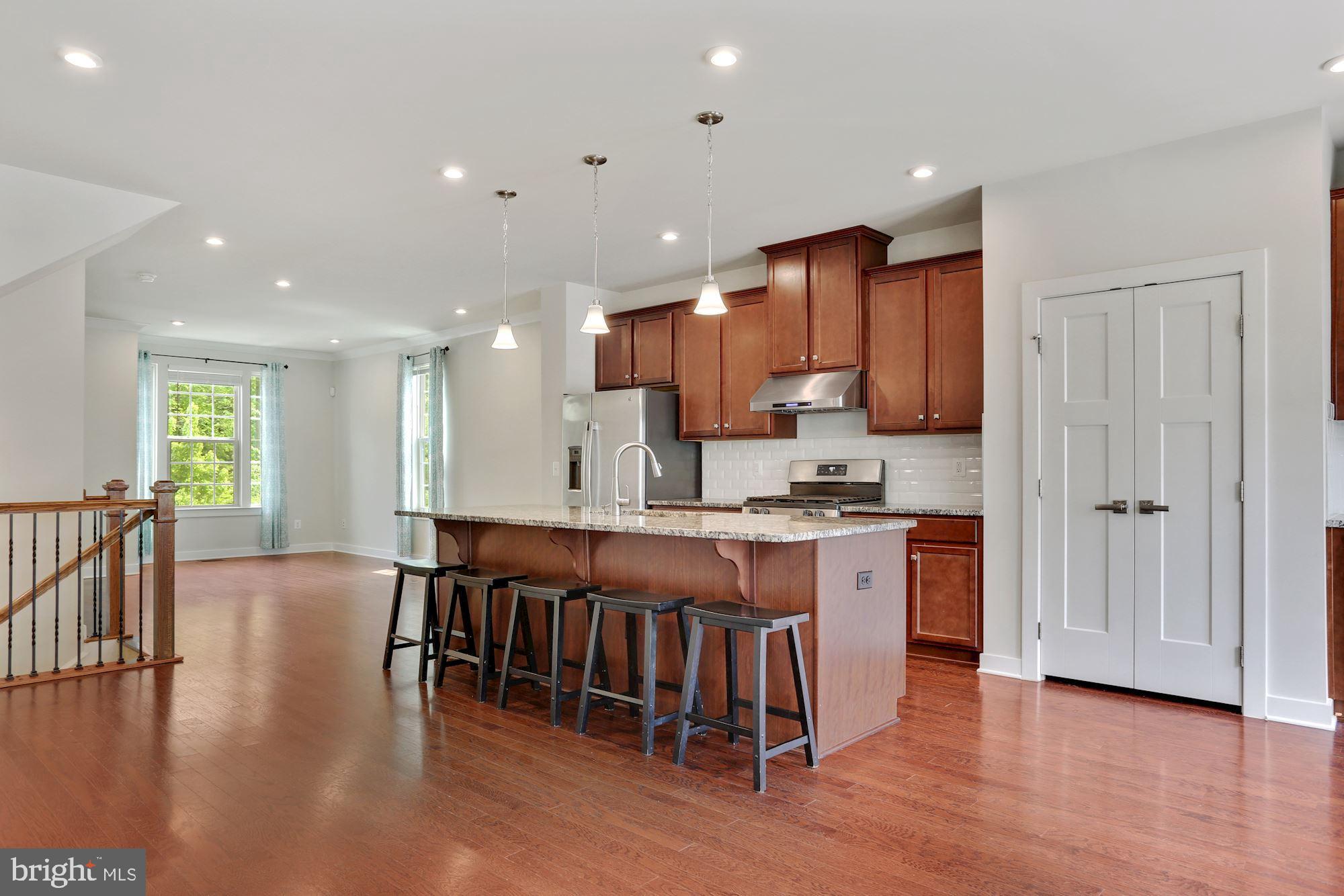 18044 Red Cedar Road Dumfries, VA 22026 - Photo 11 of 34 Large island!