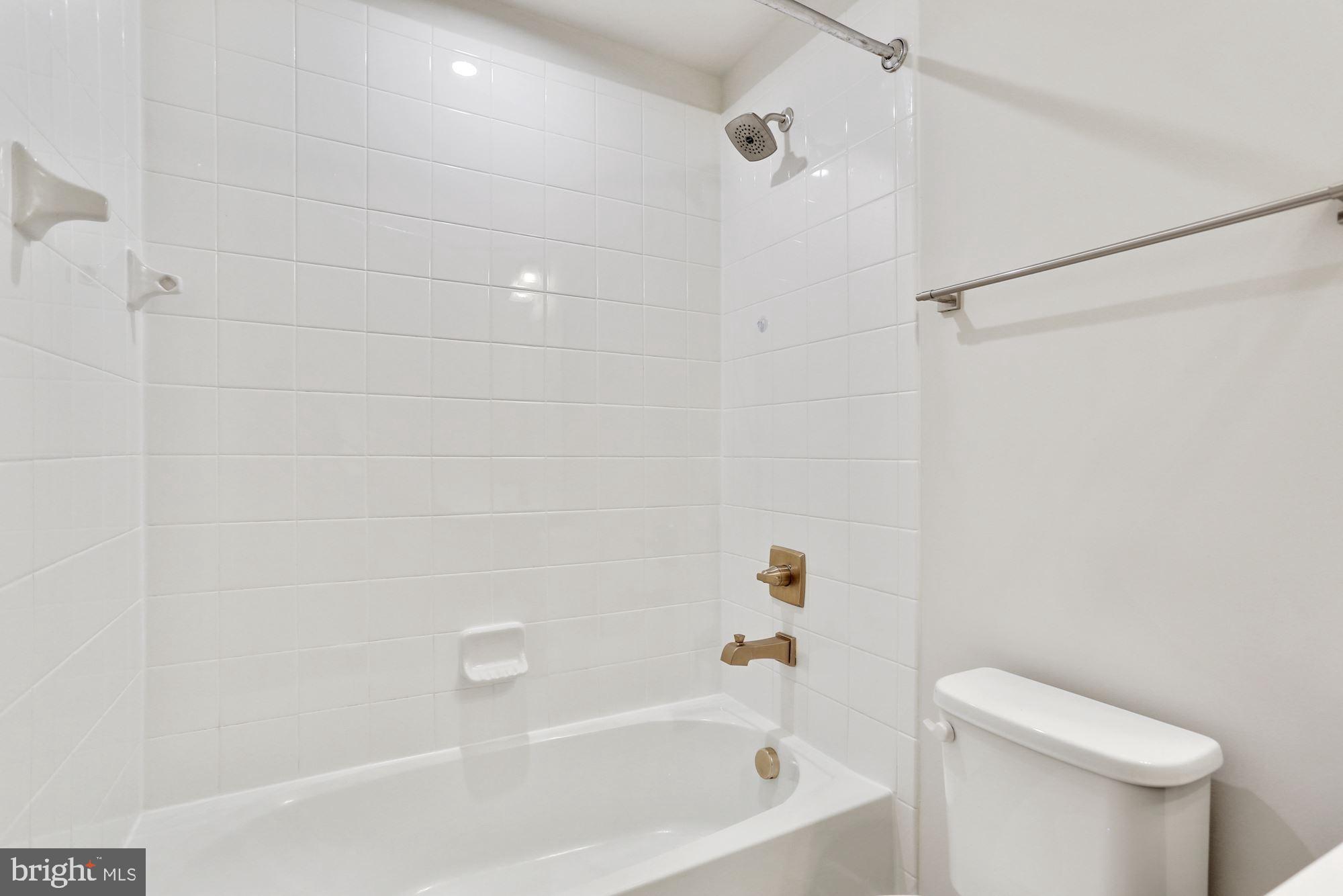 18044 Red Cedar Road Dumfries, VA 22026 - Photo 31 of 34 Full bath in basement level bedroom