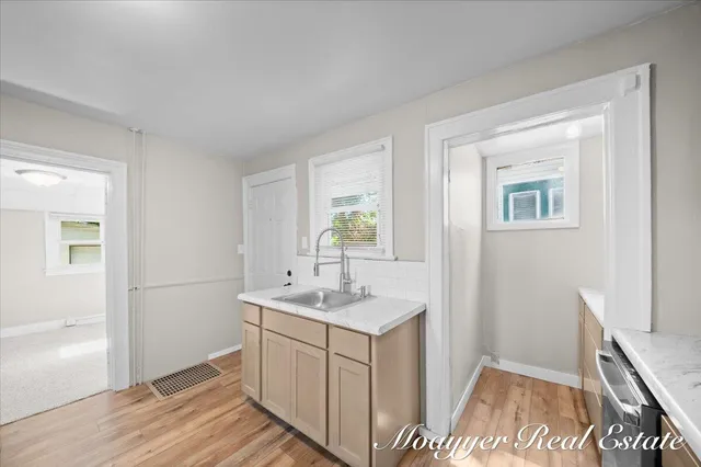 $2,000 | 1108 Muskegon Avenue Northwest, Grand Rapids, MI 49504