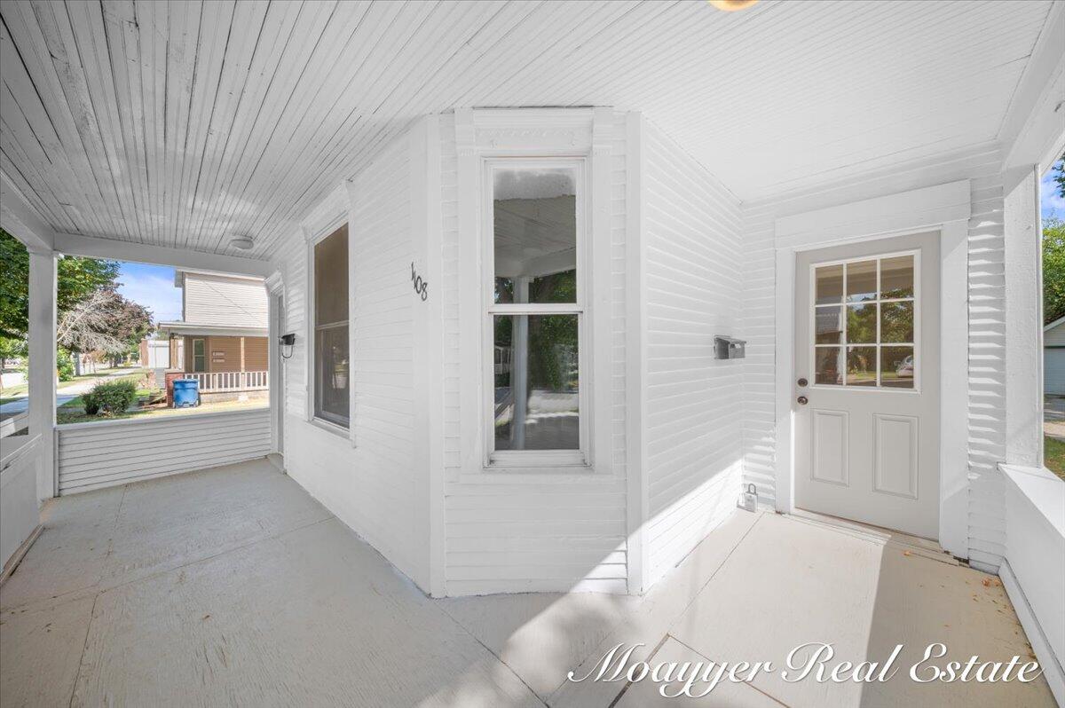 1108 Muskegon Avenue Northwest Grand Rapids, MI 49504 - Photo 4 of 27 04-DSC_9282