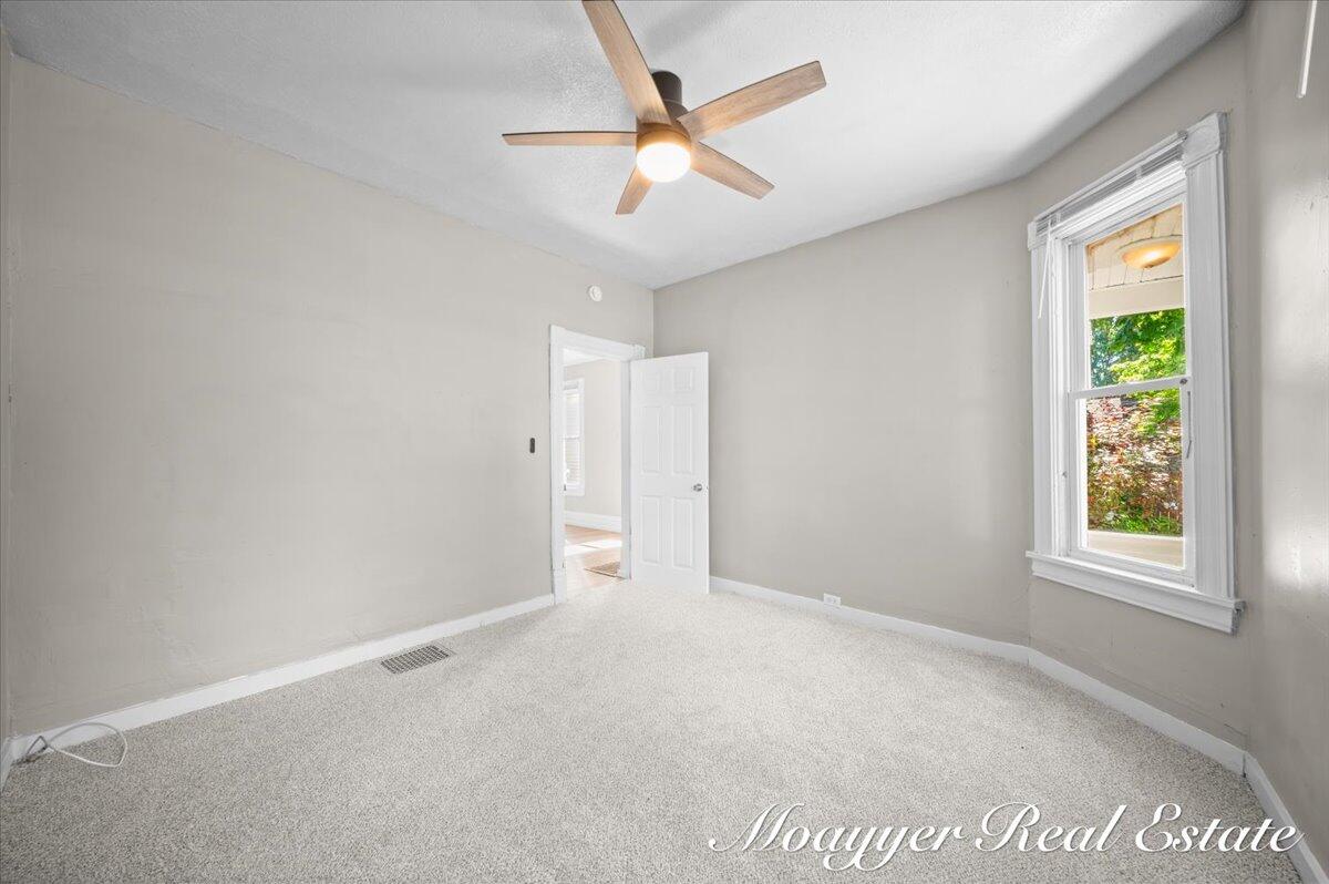 1108 Muskegon Avenue Northwest Grand Rapids, MI 49504 - Photo 9 of 27 09-DSC_9196